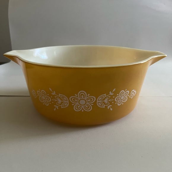 Vintage Pyrex 2 1/2 quart Golden Butterfly White Flowers Bakeware Casserole Dish - Picture 2 of 8